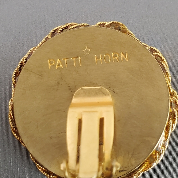 Vintage Patti Horn Pink Pearlescent Disc Earrings… - Picture 15 of 15